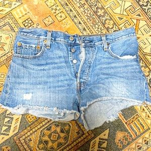 Levi short shorts. Mid rise